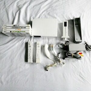 Nintendo Wii Bundle With 4 Games 2 Controllers RVL-001 Power Cable A/V Cable